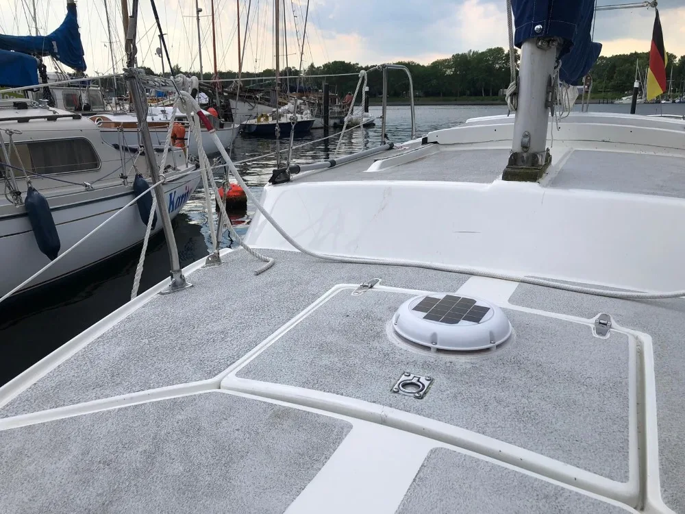 2.5 واط مروحة تنفيس تعمل بالطاقة الشمسية مدخل ومستخرج تهوية للقافلة Rv مع مفتاح بطارية ليثيوم قابلة للشحن