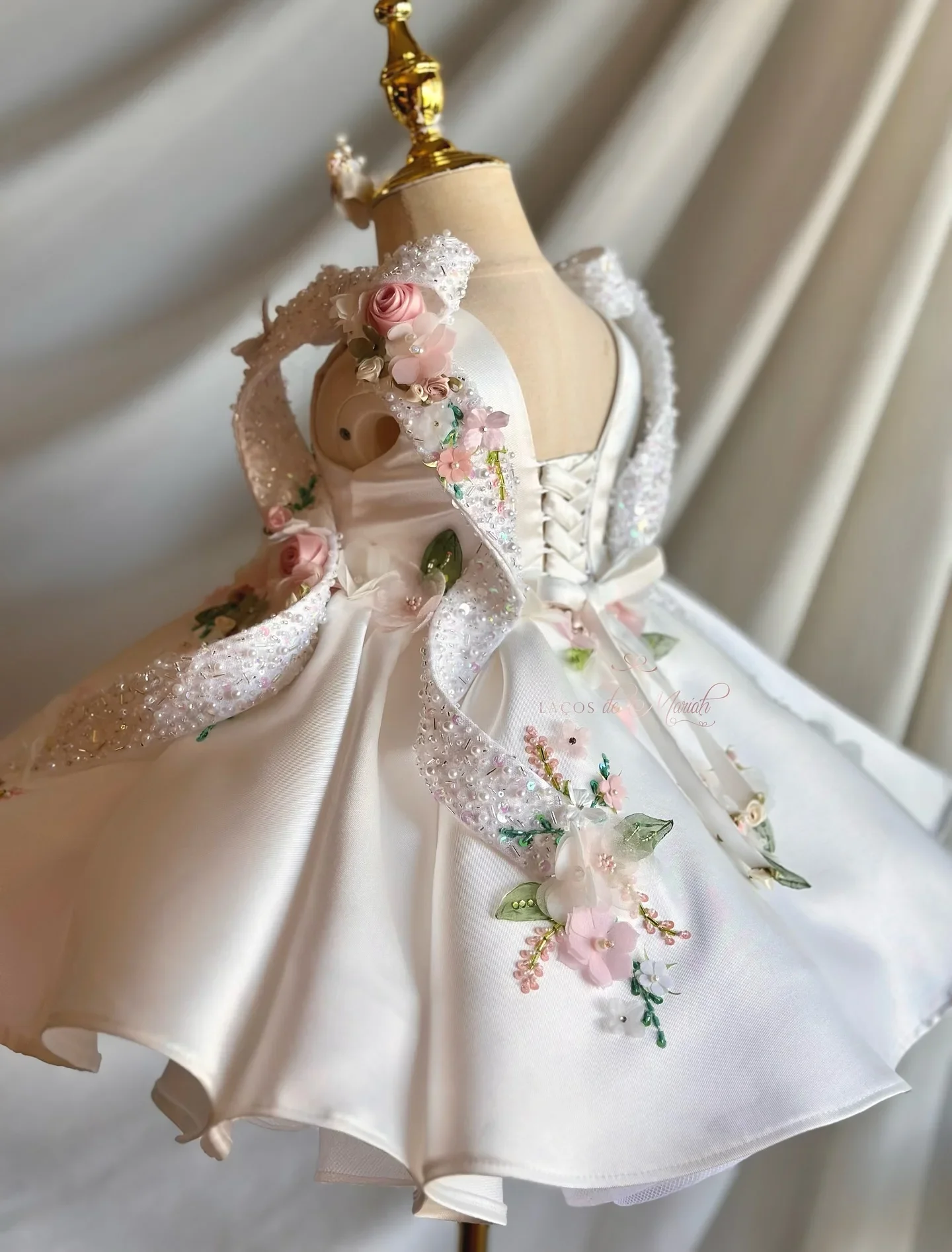 Maßgeschneidertes Blumenmädchenkleid Hochzeitskleid Geburtstagsparty Festkleid Puffärmel 3D Blumen Perlen Satin Prinzessinnenkleid Set Mit