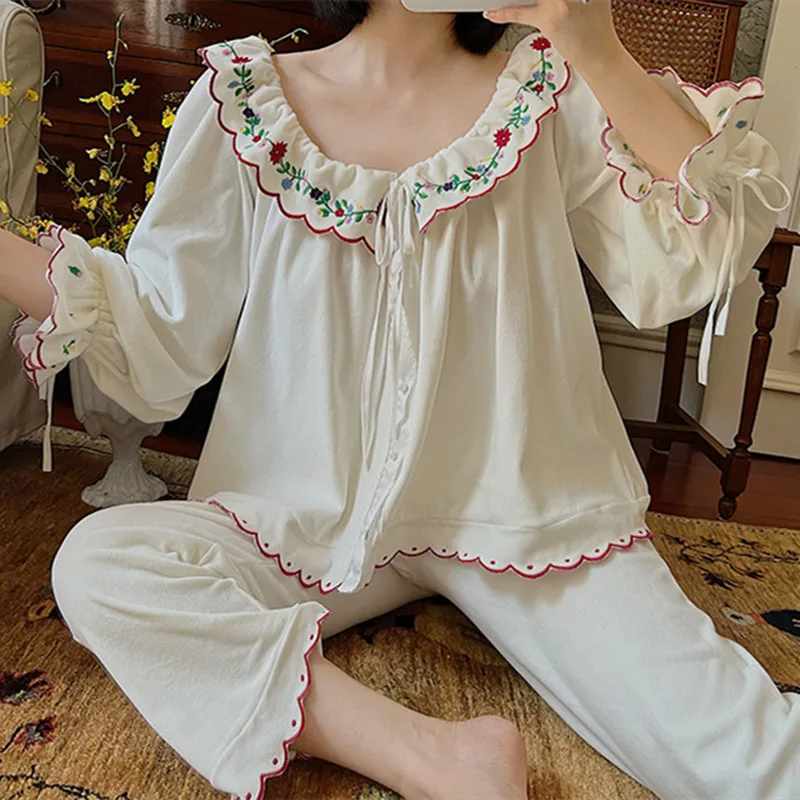 

Sweet Flannel Women's Pajamas Sets Vintage Embroidery Long Sleeve Sleepwear Suits Winter Autumn Pyjamas