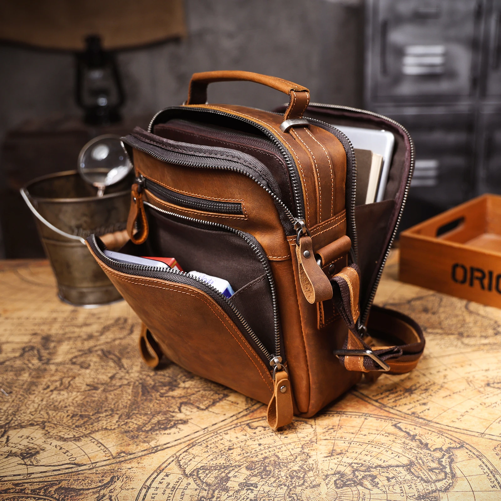 Vintage Leder-Umhängetasche für Herren, Lässige Crossbody-Tasche, Herren-Schultertasche aus Crazy-Horse-Leder, Handgefertigt – Detail 15