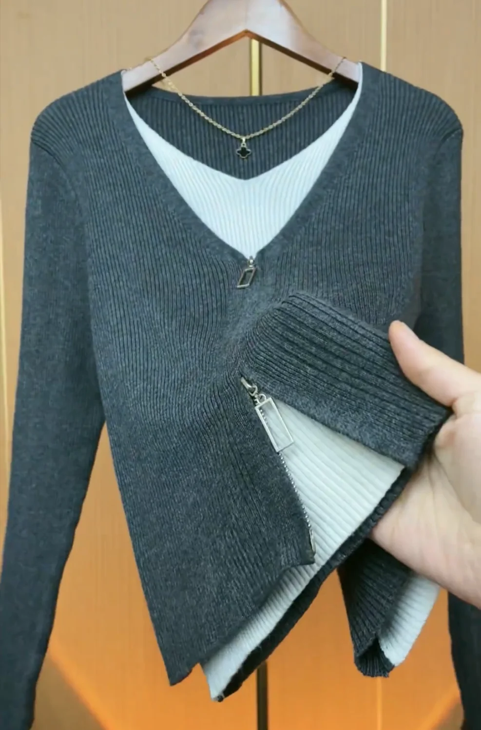 

Fake Two-piece Tops Knitted Sweater Cardigan Jacket Women's 2025 Autumn New Sweater Loose Top