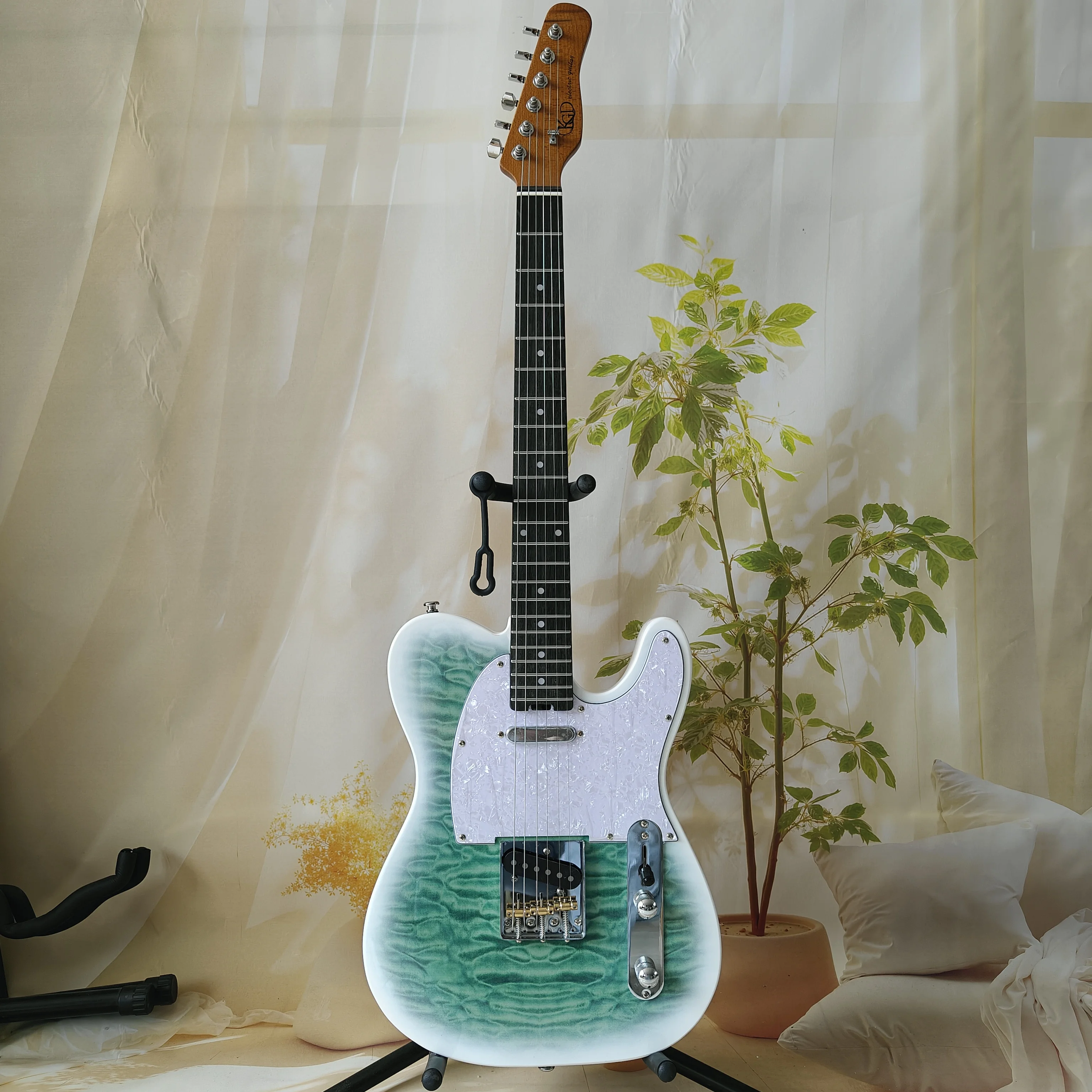 Guitarra Eléctrica Transparente con Degradado de Rayas de Tigre 3D en Verde, Pickguard de Perla, Acabado de Pintura Exquisito, Instrumento Completo para Estudiantes