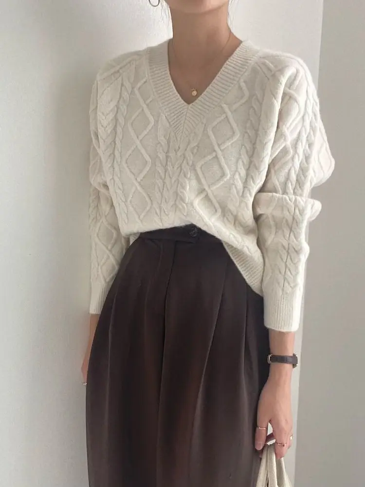 

Fashionable Casual Long Sleeve V-Neck Women's Knitwear Soft Comfortable Slimming Spiral Patterned Top for Autumn Winter Commu...