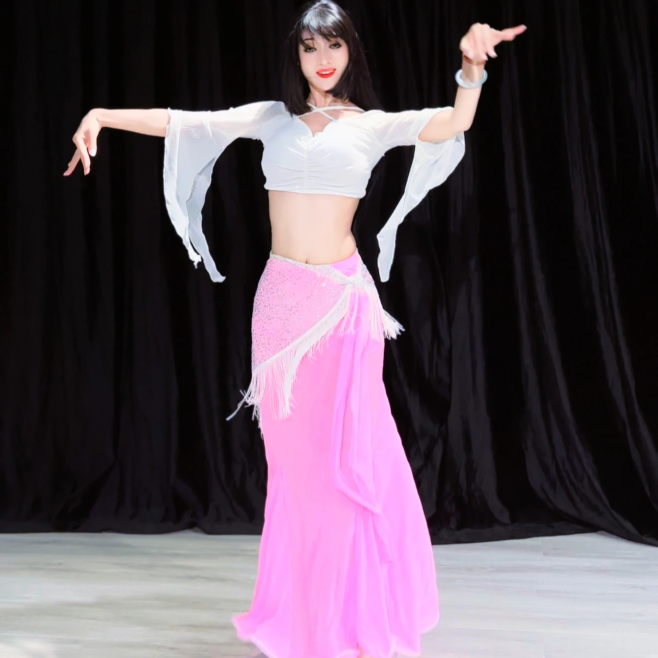 Nieuwe Buikdans Sexy Temperament Prestaties Kostuum Wit Off Schouder Top + Roze Fishtail Rok 2 stks Oosterse Dans kostuum