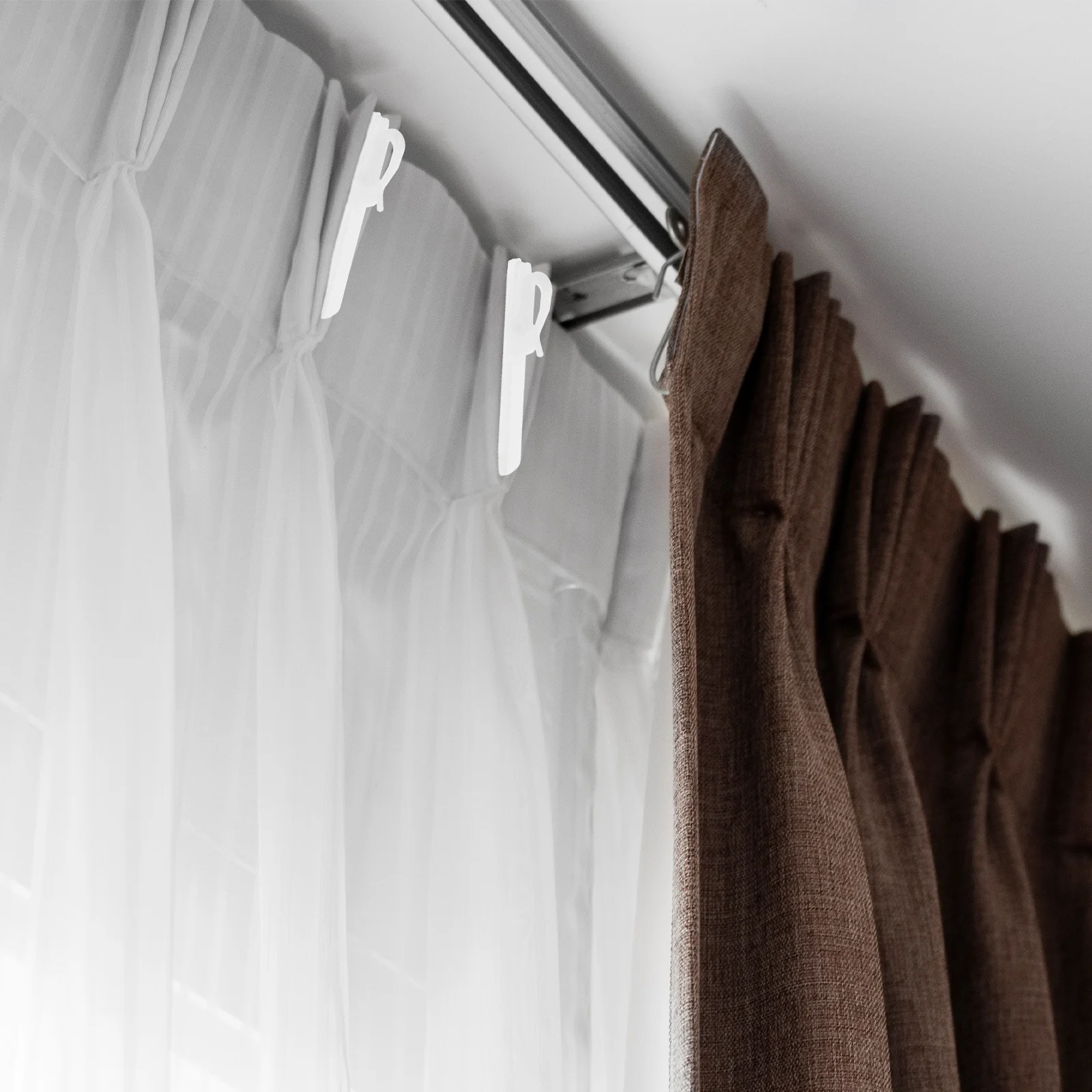 

50Pcs Curtain Hooks Adjustable Pom Material Pinch Pleated for Shower Drapery Door Window Curtains Adjustable Curtain Hook