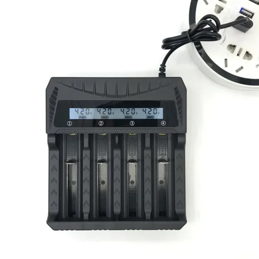 4-bay Smart Charger Fast Charging Display Voltage and Charge Level with LCD Display Intelligent for 18650 Rechargeable Batteries