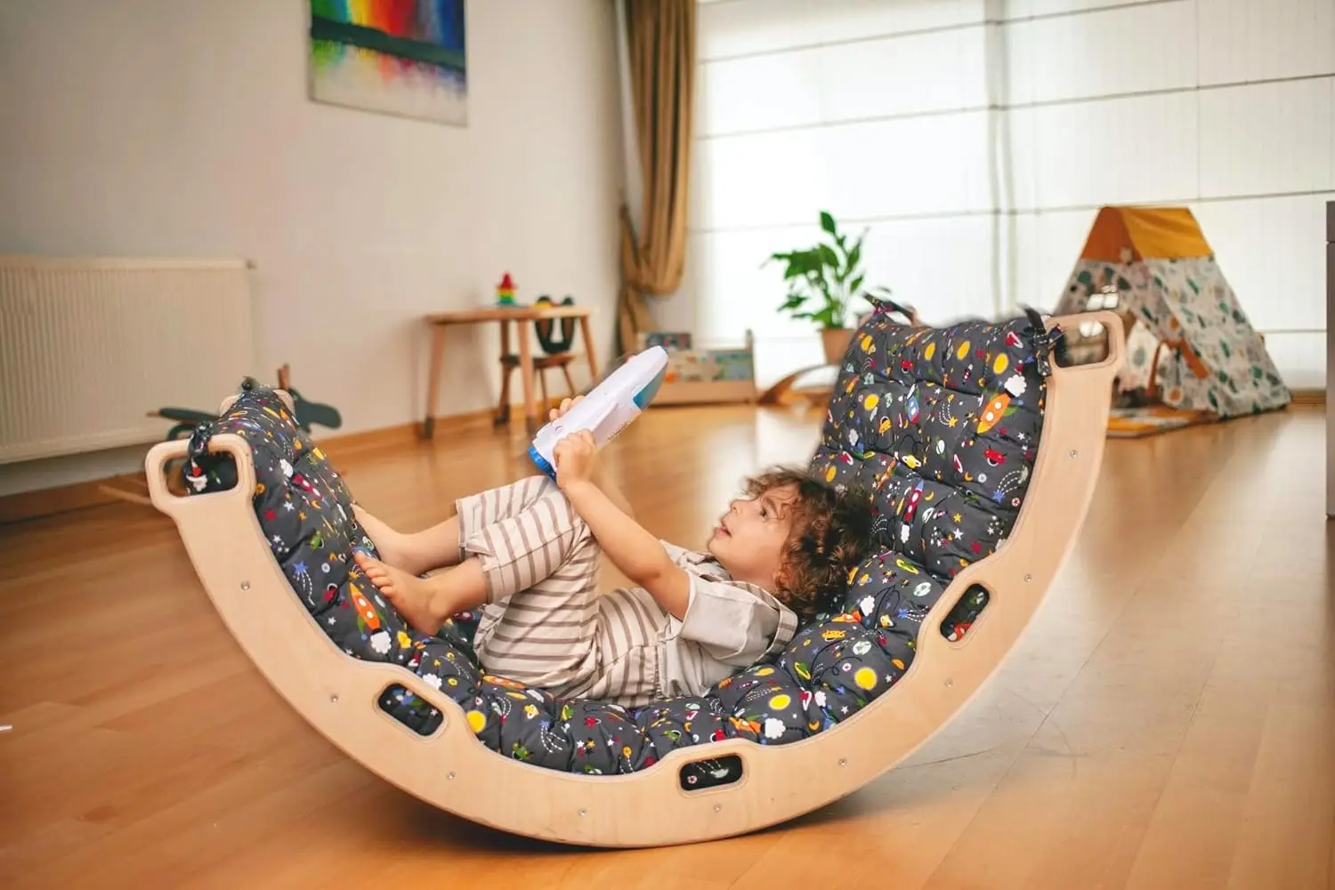 Arco de escalada |   Arco de balancim Montessori |   Arco com almofada aconchegante |   Arco de escalada de madeira com almofada |   Espaço