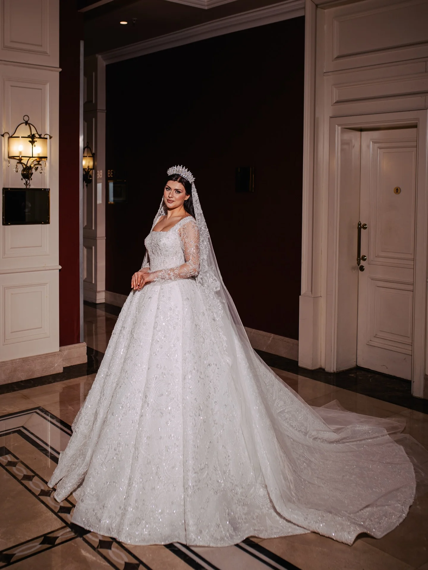 Customized Glitter Puffy Wedding Dress Square Neck Long Sleeves Crystal Beads Appliqued Lace Women Bridal Gowns