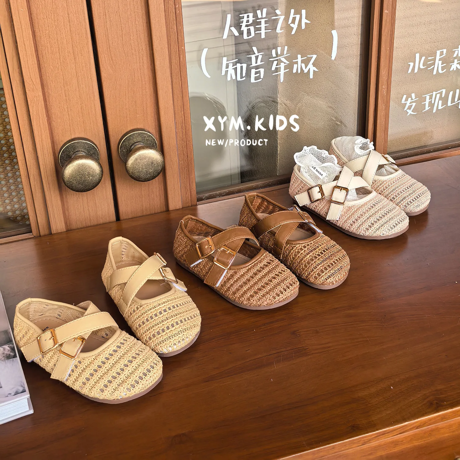 

Детские летние туфли-сандалии Мэри Джейн для девочек 2026 года, ретро-стиль, с закрытым носком, плоской подошвой, перекрестными ремешками и плетеным дизайном