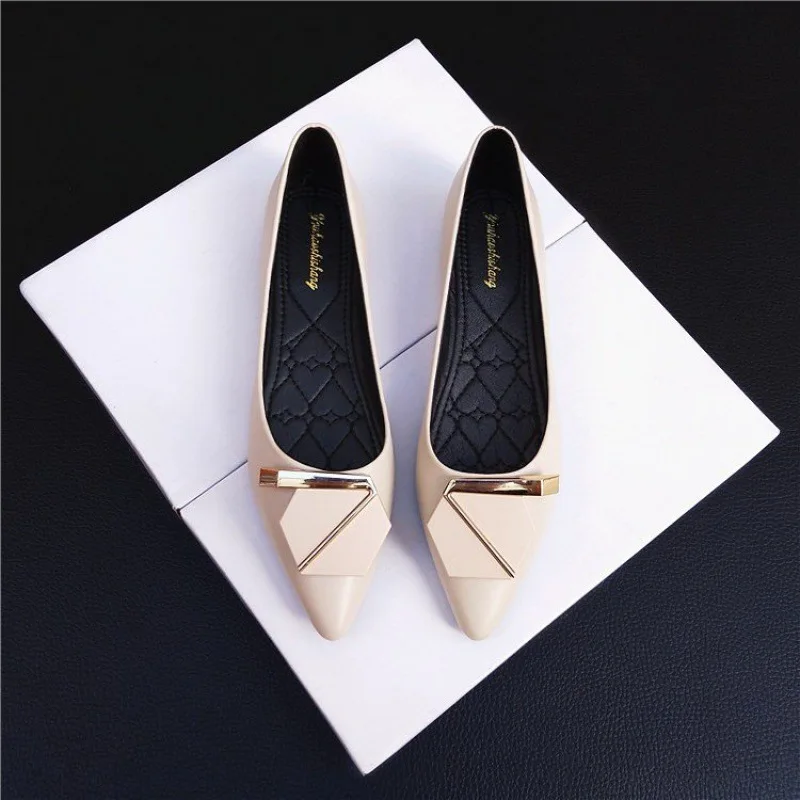 Spring/Summer 2024 New Women\'s Middle Heel Flat Shoes Soft Leather Pointed Metal Buckle Fashion Work Women\'s Shoes Casual Shoes