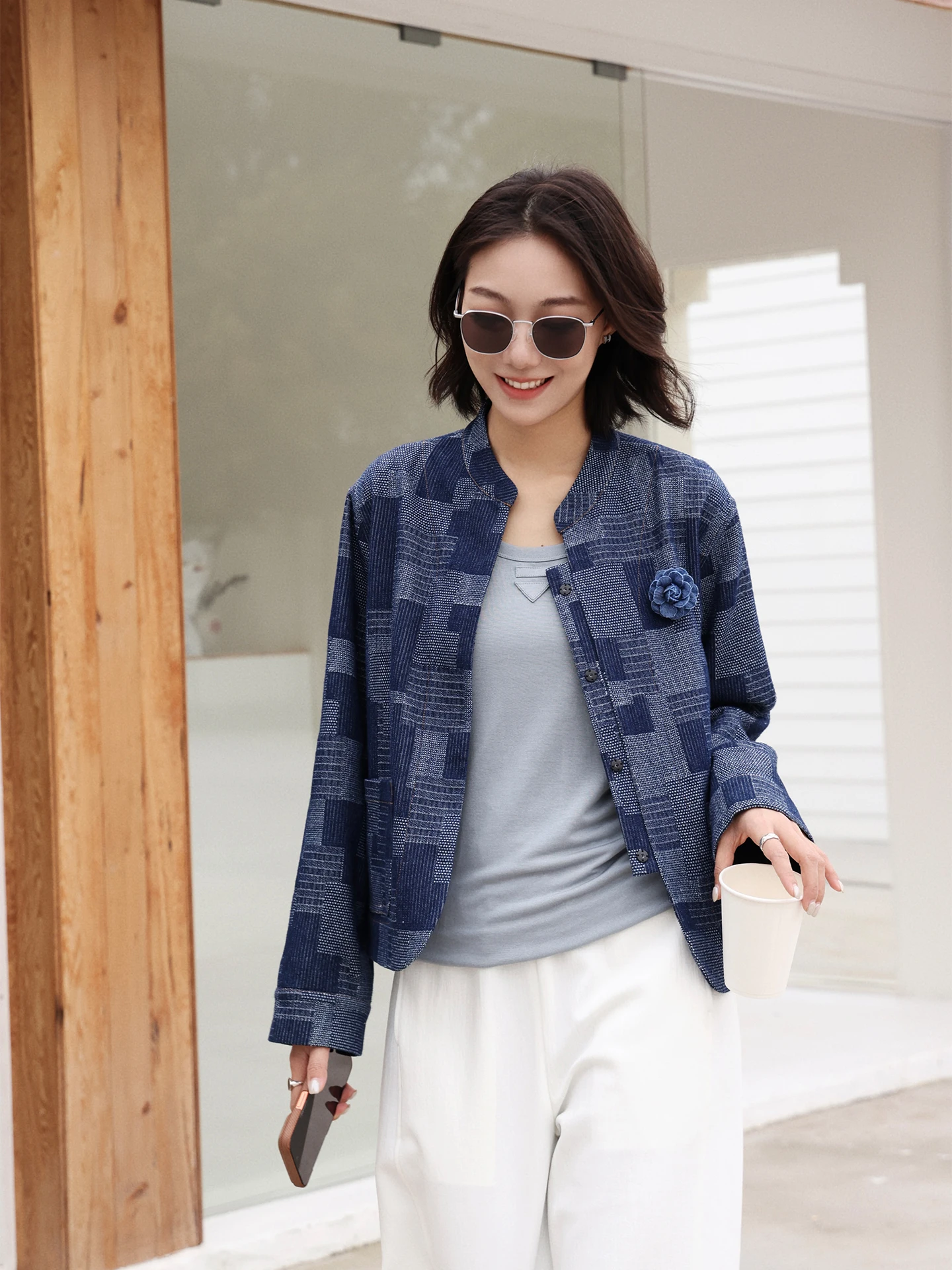 

Свободный повседневный джинсовый жакет для женщин с клетчатыми вставками, новая весенняя модель, удобный открытый кардиган из хлопка и полиэстера.