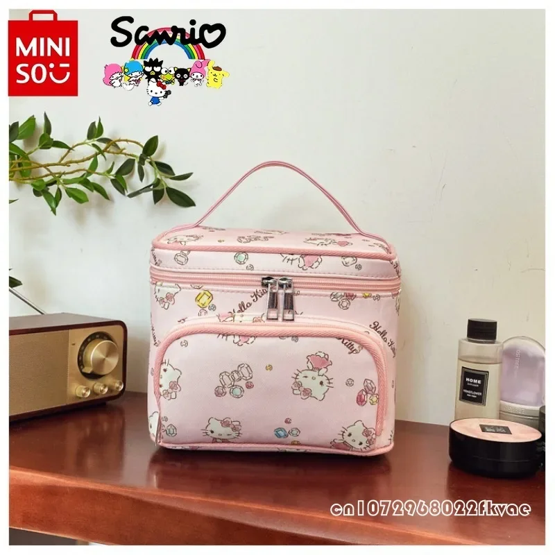 HelloKitty 2025 Nuova borsa per il trucco portatile Borsa di stoccaggio impermeabile di alta qualità di moda Borsa di stoccaggio divisa di grande capacità per cartoni animati