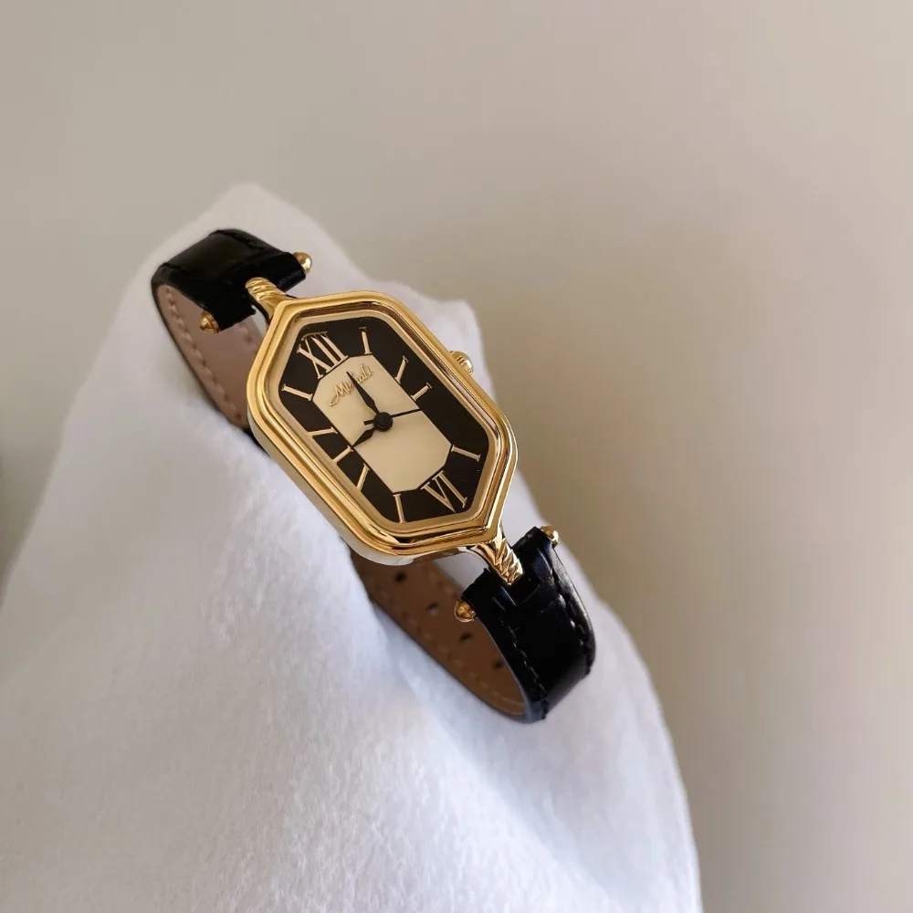 Elegant Ladies Watch Fashion Black Square Roman Pointer Leather Waterproof Quartz Watch Ladies Dress Watch Montre Pour Femme