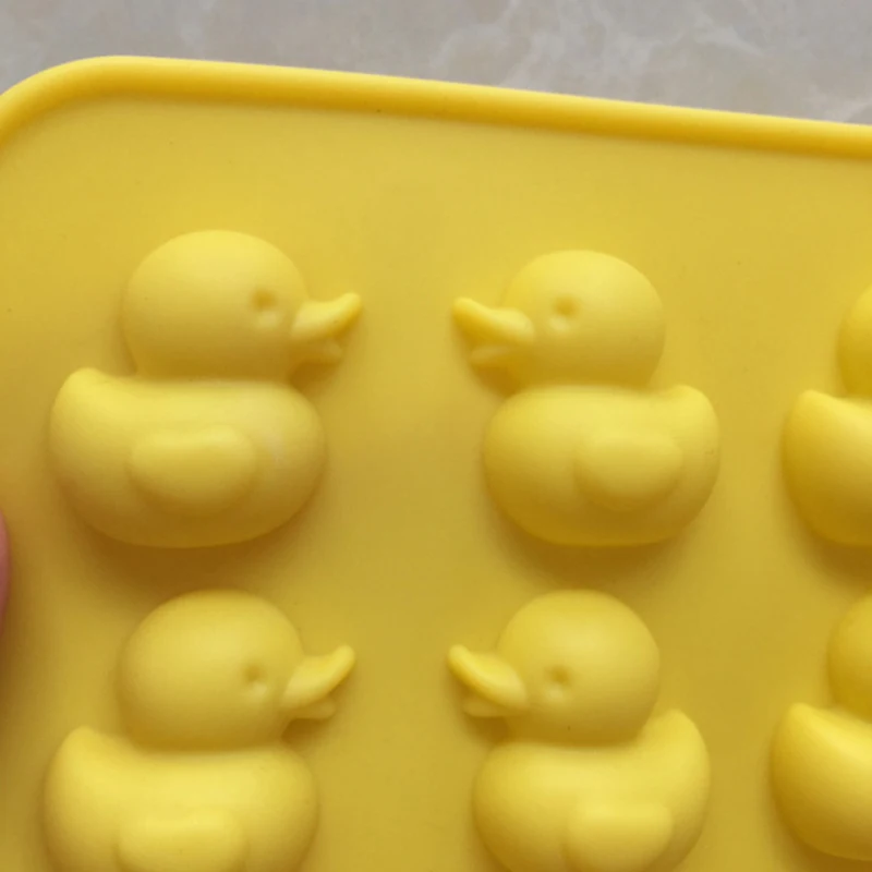 16 Silicone Duck Chocolate Molds, Ice Tray Molds, High Temperature Resistance and Easy Cleaning, Fire Lacquer Wax Stand