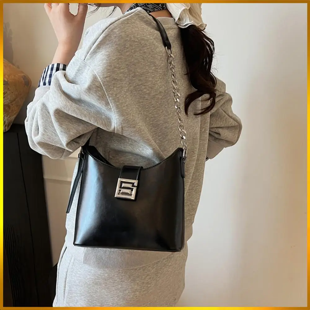 

Women PU Stylish Crossbody Bag Large Capacity Trendy Messenger Bag Adjustable Strap Simple Carrying Bag Chic Hobo Bag