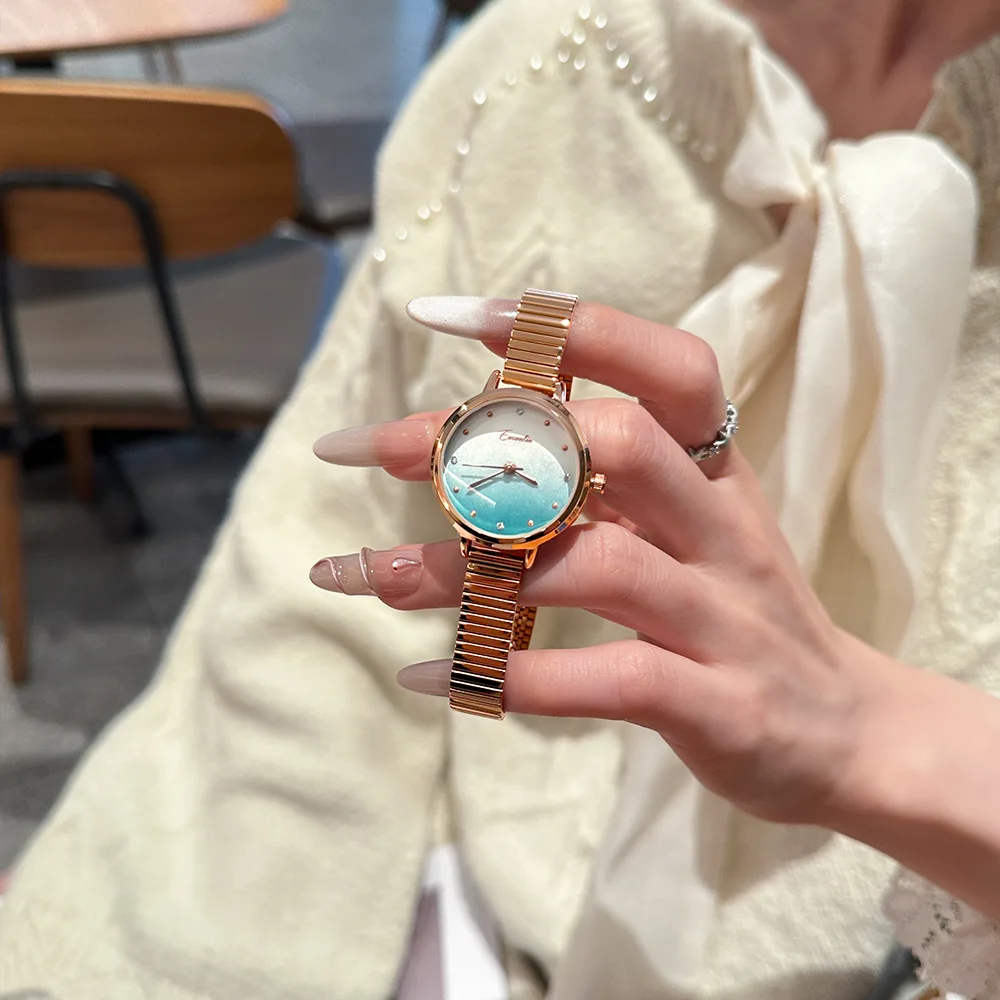 ساعة يد نسائية أنيقة، ساعة كوارتز نسائية عصرية بحزام متدرج اللون، هدية مثالية للسيدات.