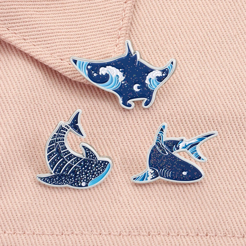 Meerestiere Blauwal Shaker Emaille Pins Glitzer Ozean Meer Tier Broschen Revers Abzeichen Schmuck Accessoires Geschenk für Freunde