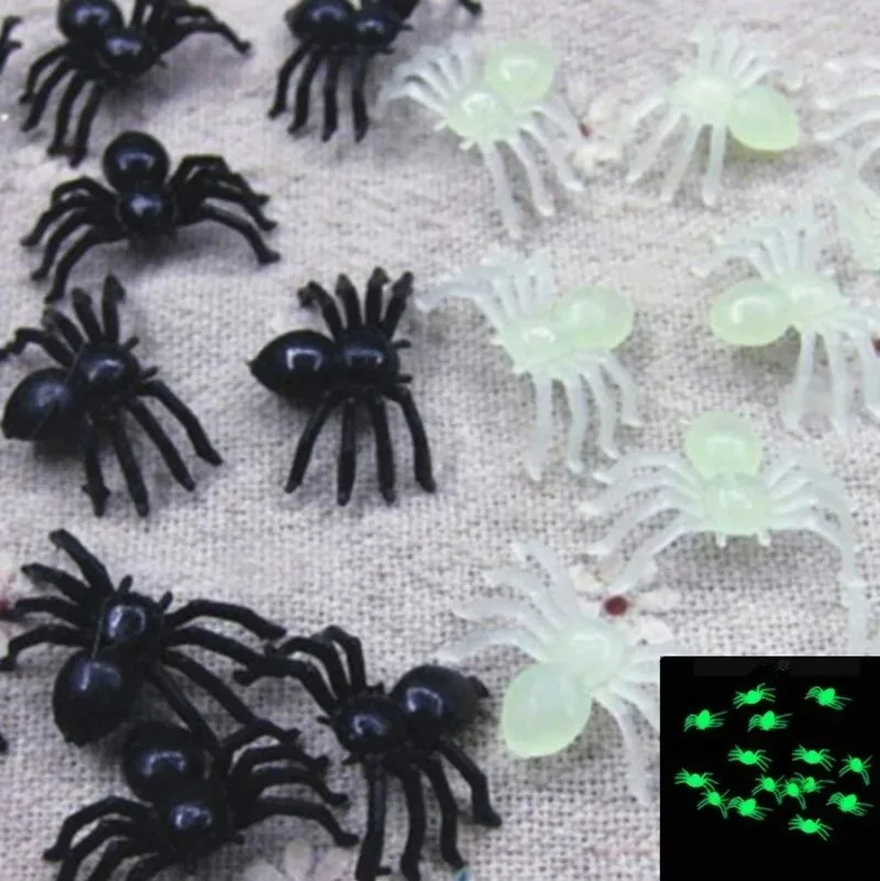 50/100/200 Stück Halloween-Dekorationen, Mini-Kunststoff, schwarz, leuchtende Spinne, Streich, Spaß, Geburtstagsspielzeug, DIY-Party, dekorative Requisiten, 2 cm