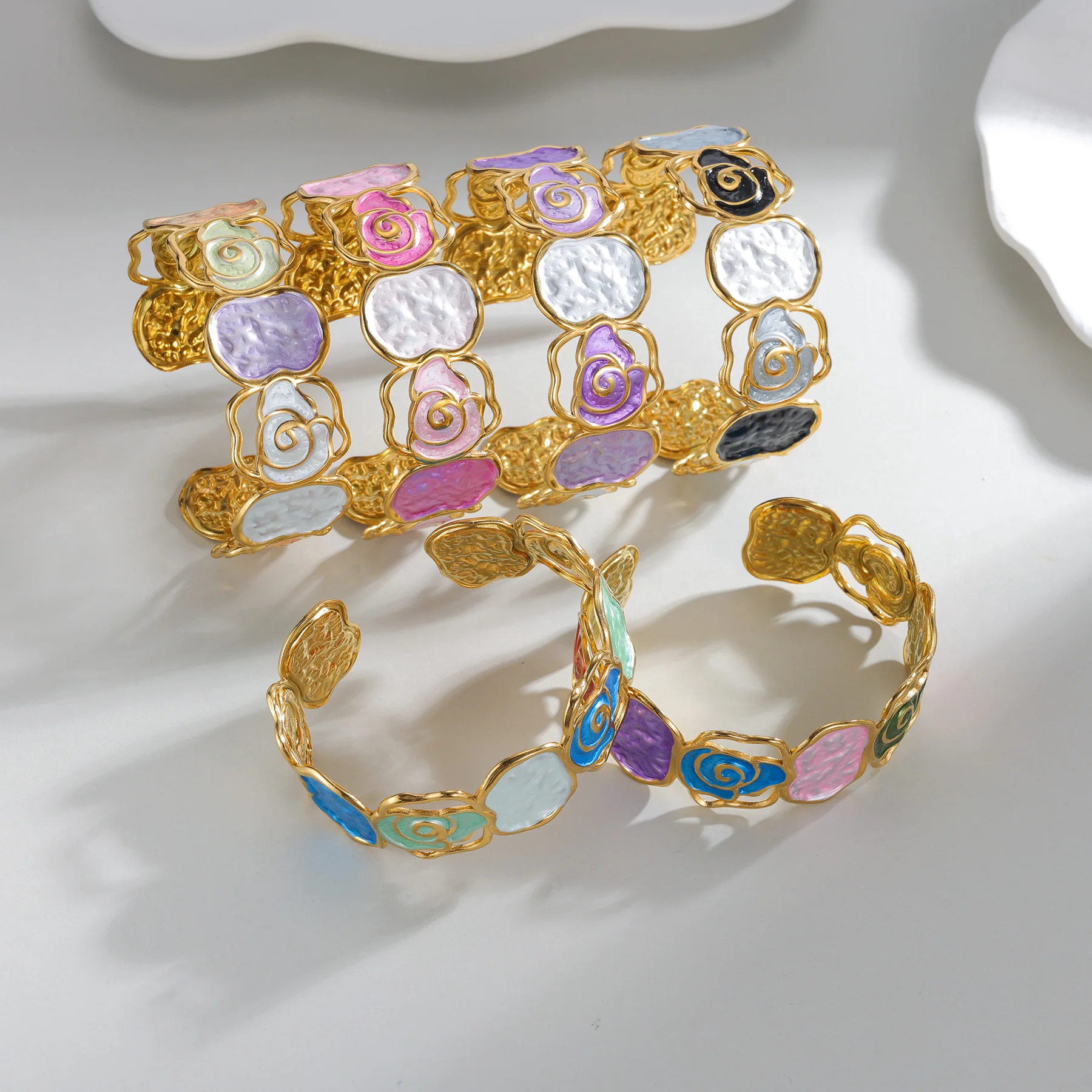 خمر الأزياء زهرة شكل النفط يقطر الإسورة الذهب اللون مخرمة الفولاذ المقاوم للصدأ سوار للنساء هدايا عيد الميلاد مجوهرات