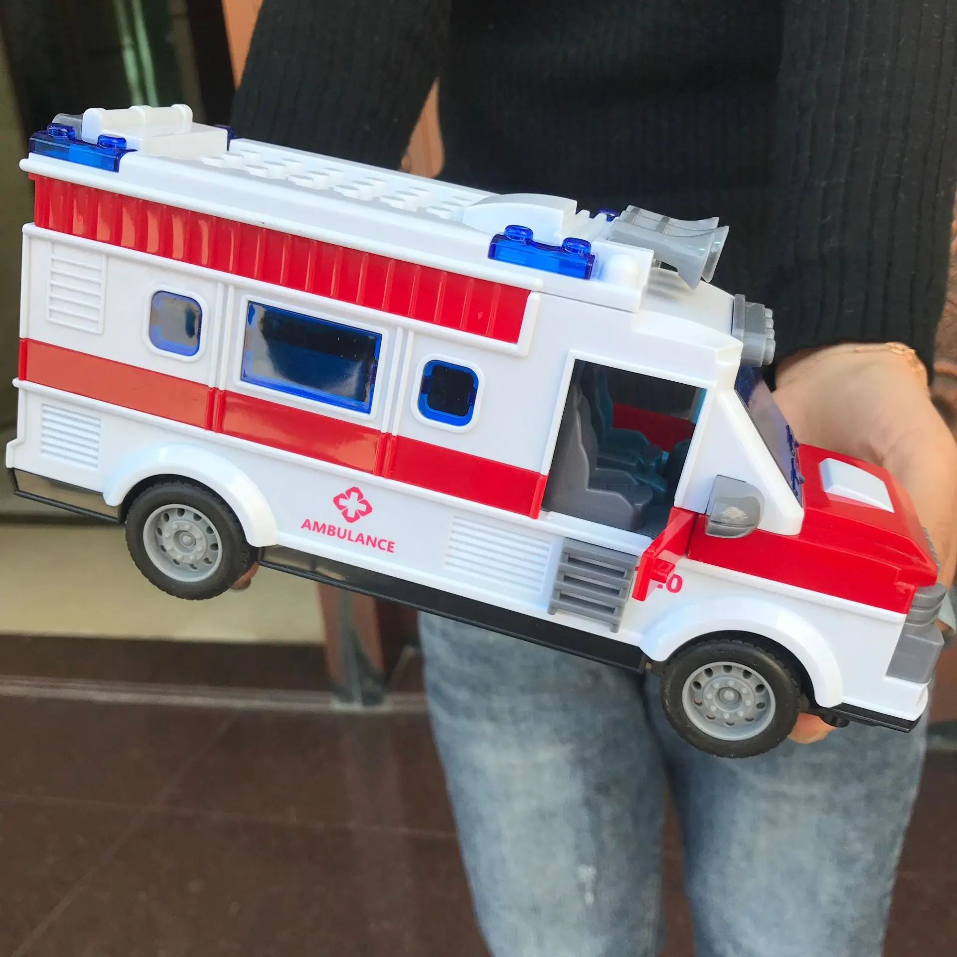 Remote control ambulance medical rescue car can open the door baby toy yellow school bus simulation model toy