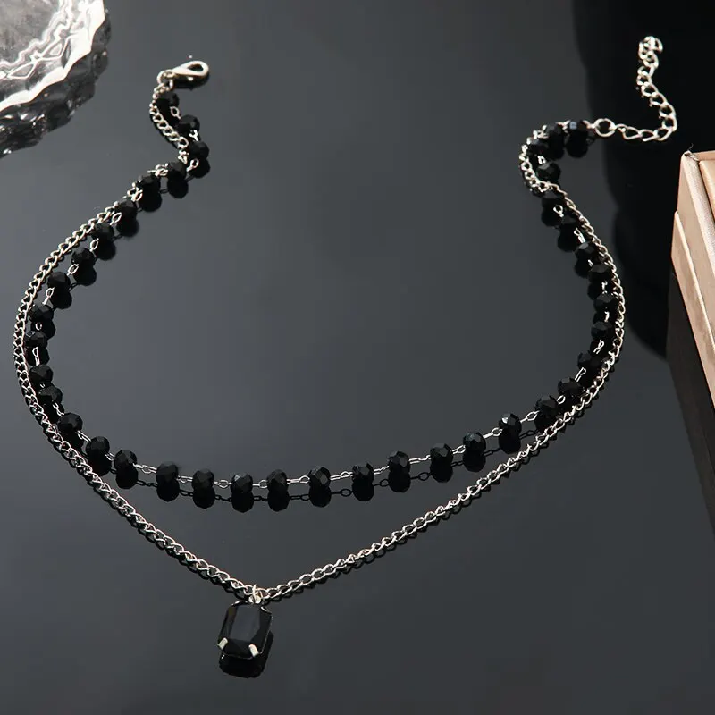 1pcs Silver-plated Necklace Ladies Classic Vintage Style Elegant Black Glass Diamond Pendant