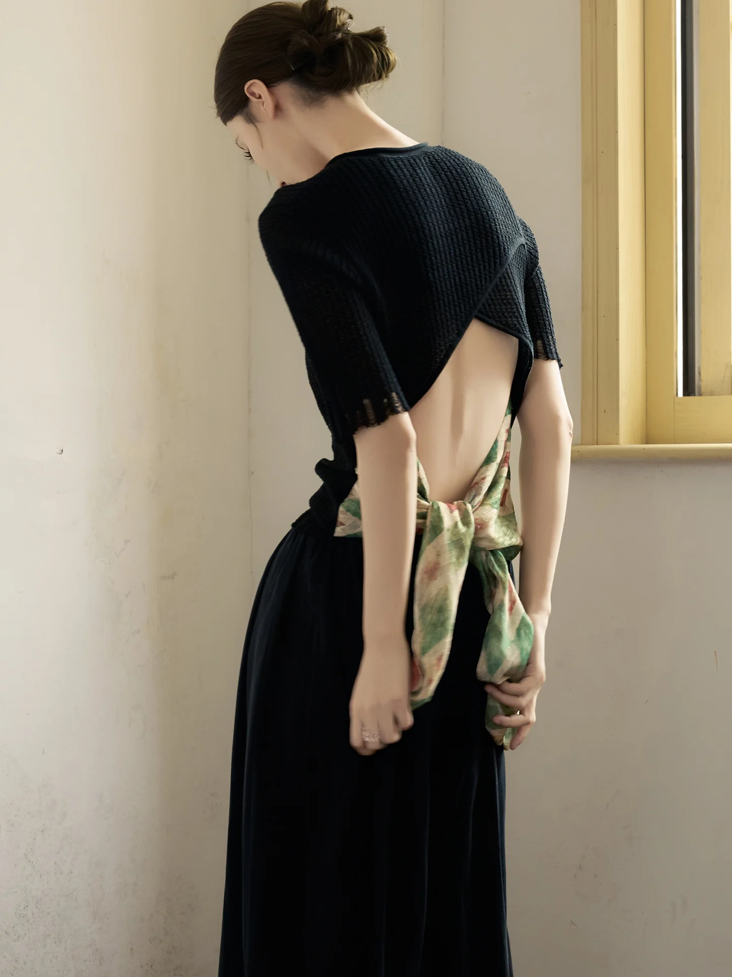 

ONMOON Bla Knitted T-irt Women's Design Sensation Color Blo Hollow out Five-Quarter Sve Belted Waist Top