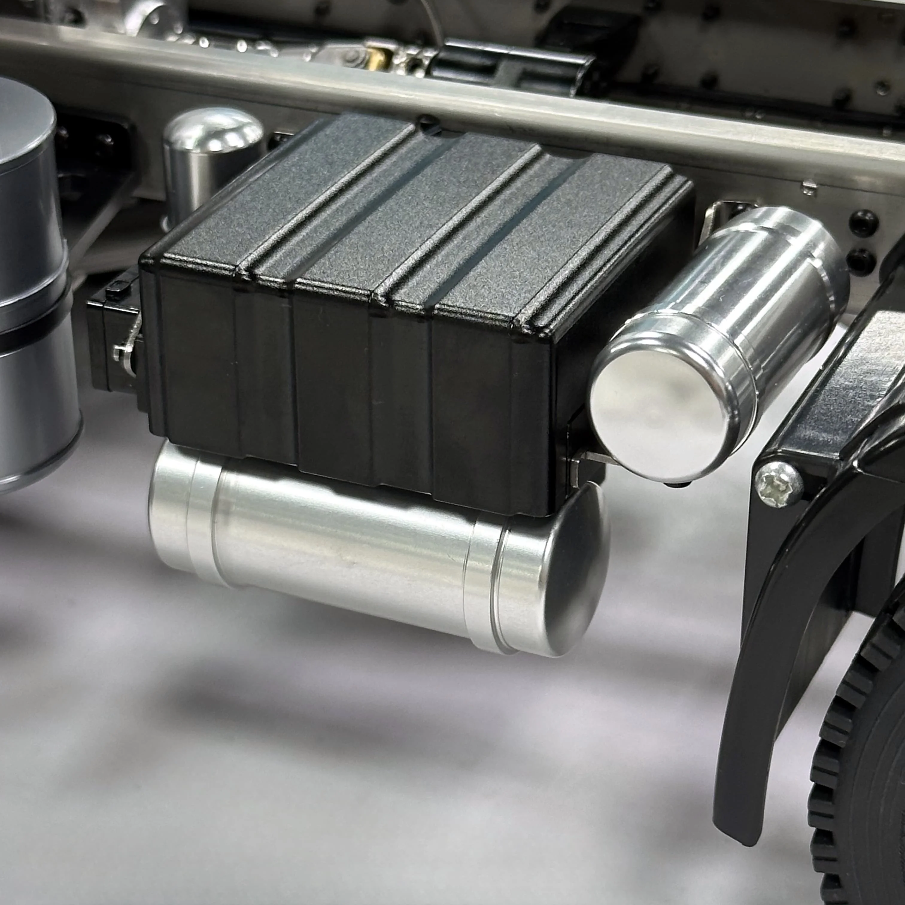 1/14 RC Truck Metall-Diff-Servo-Box mit Lufttank für Tamiya 1/14 RC 770S FH16 TGX Actros Traktor-LKW Teile Zubehör – Detail 4