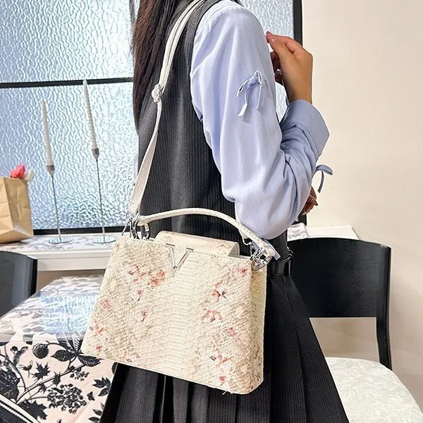 حقيبة بمقبض علوي لعام 2025، محفظة كتف مرتفعة قابلة للتحويل وحقيبة كروس للنساء، يوم من الجلد النباتي المعماري