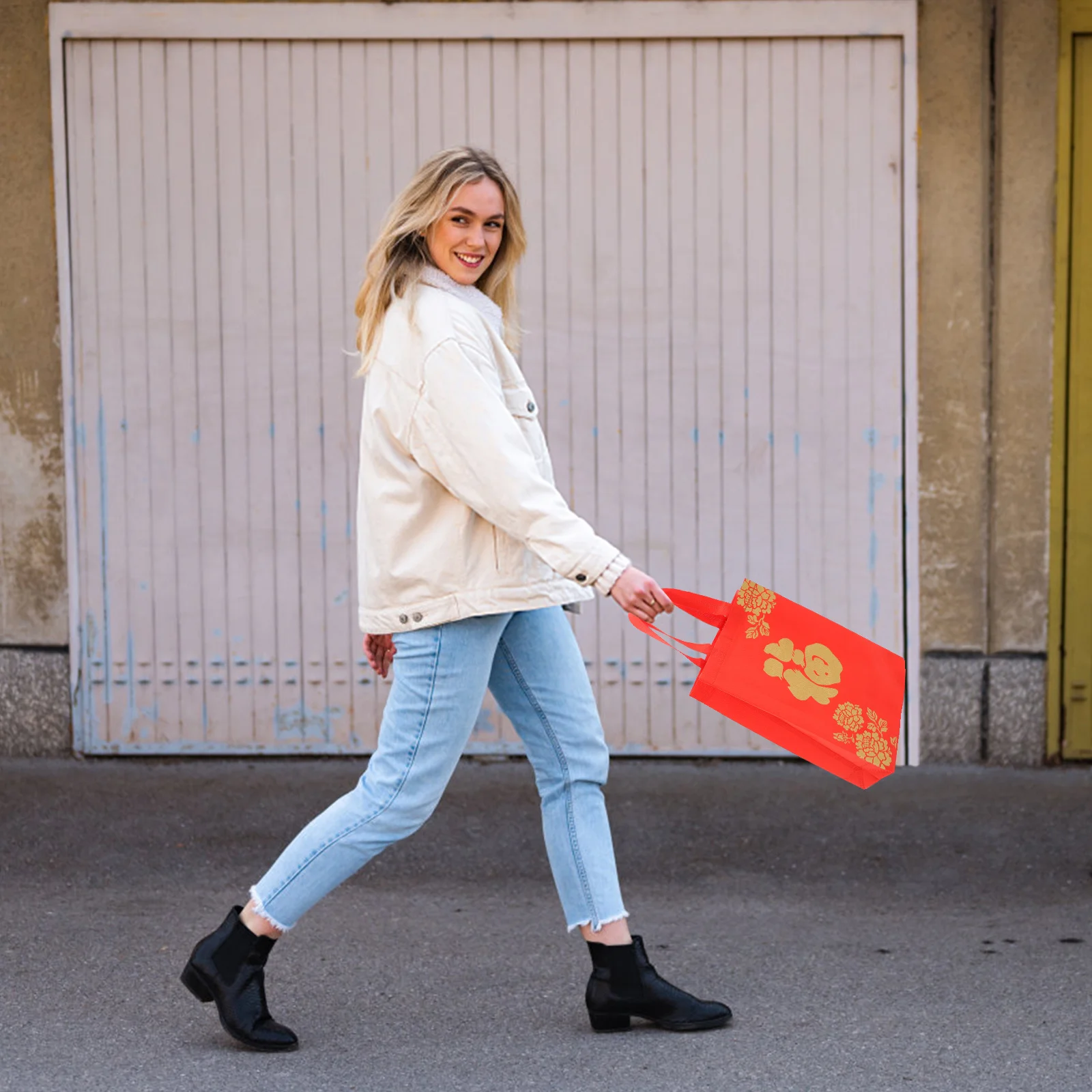 

10Pcs Fu Character Gift Bags Chinese New Year Tote Bags Reusable Non-Woven Festival Party Favor Pouches for Holiday Gift