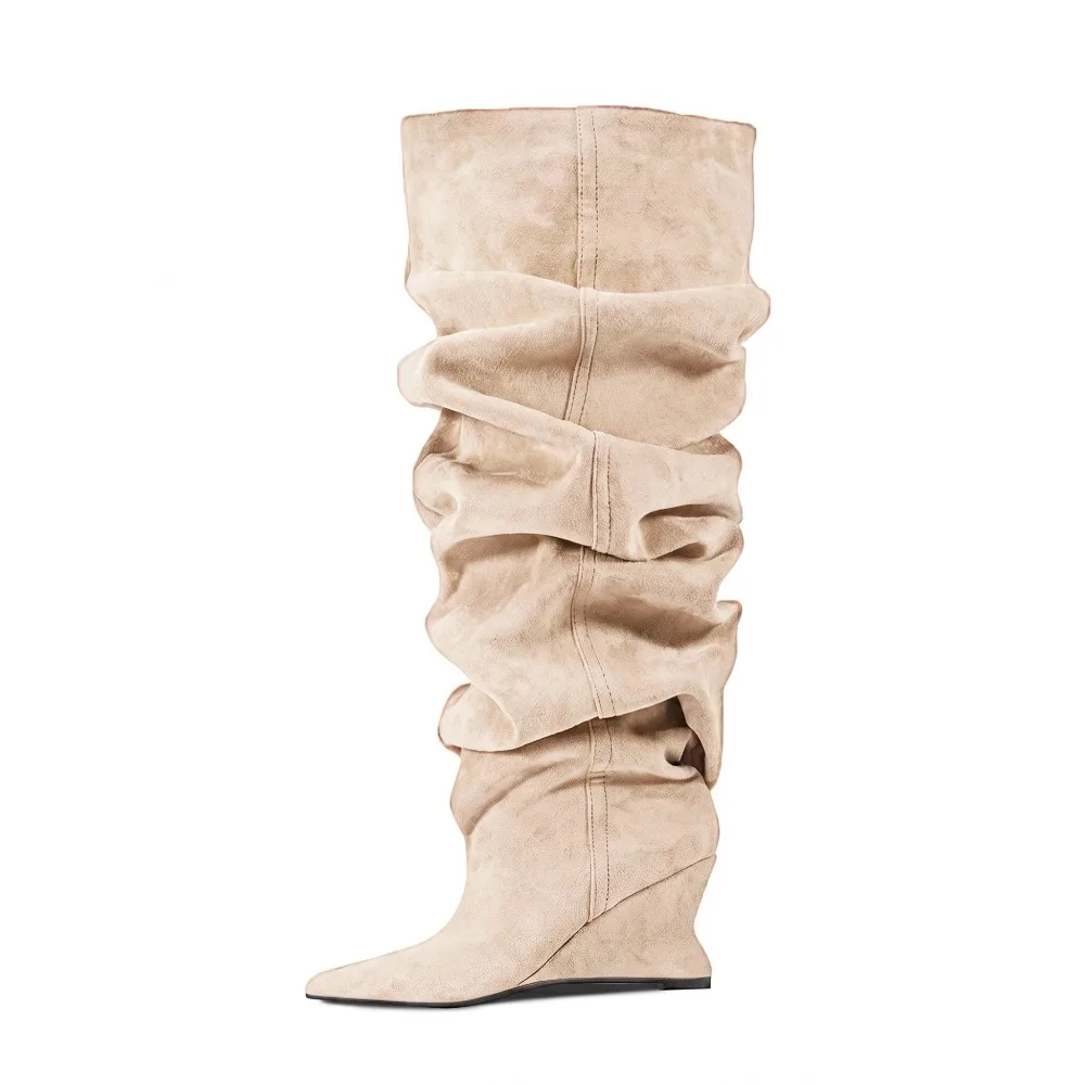 Damen-Winterstiefel aus Wildleder, kniehoch, faltbar, mit einzigartigem gebogenem Zehenbereich und schrägem Absatz, Stapelstiefel, geeignet für den täglichen Gebrauch.