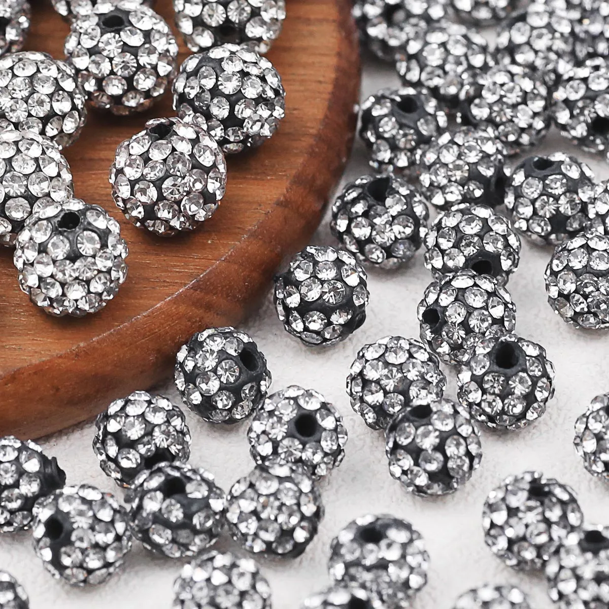 4-8mm Weiche Ton-Shambhala-Perlen mit Schwarzem Boden Weiße Diamanten Handgefertigt DIY Schmuckherstellung Geeignet für Perlenarbeit Lose Perlen Zubehör