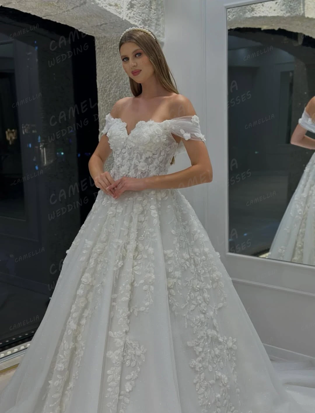

Luxury Appliques Wedding Dresses Women's A Line Sexy Off Shoulder Tulle Bridal Gowns Fluffy Formal Customized Vestidos De Novia