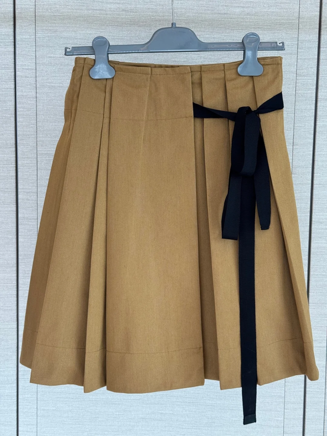 Elegant Pleated Midi Skirt Women High Waist Black Sash Tie Vintage Preppy Flowy Fabric Slimming Fit Summer Chic