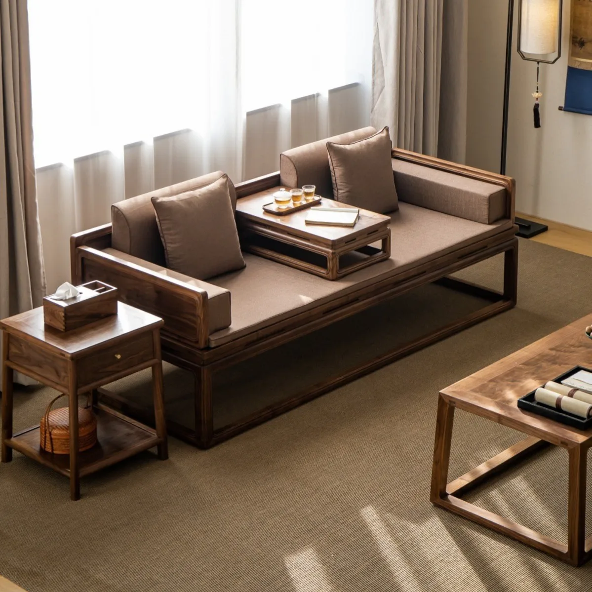 سرير أرهات من خشب الدردار الأسود سرير أريكة من الخشب الصلب مينغ الماهوجني