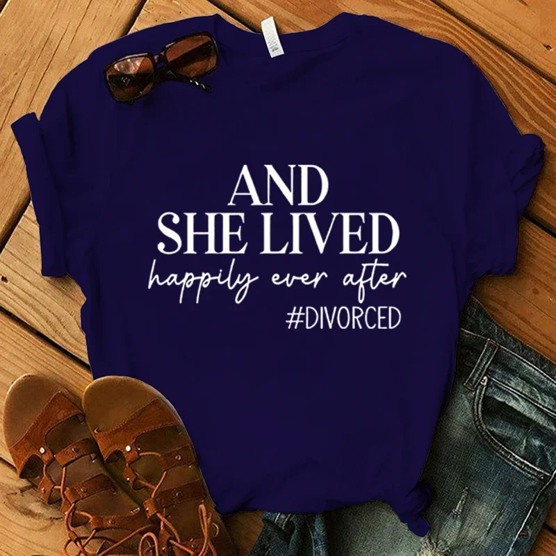 New And She Lived Happily Ever After Divorce Print T-Shirts Women Summer Cool Short Sleeve Female Casual T-Shirts Round Neck Top