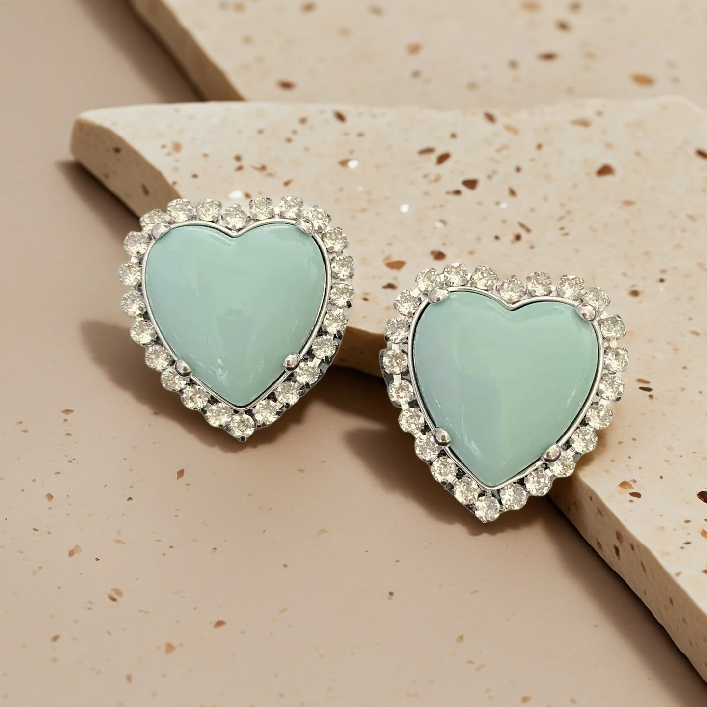Yuri Ailey Resin Heart Ear Clips Inlaid Shiny Crystal No Piercing Earrings Elegant Women ear Cuffs Jewelry For Party Gift