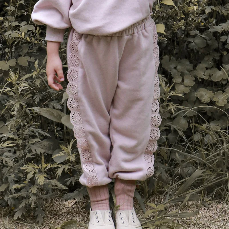 Kids Pants Spring Korea Childrens Clothing Girl Flower Edge Sweatpants Versatile Causal Trousers 2024 Simple Loose