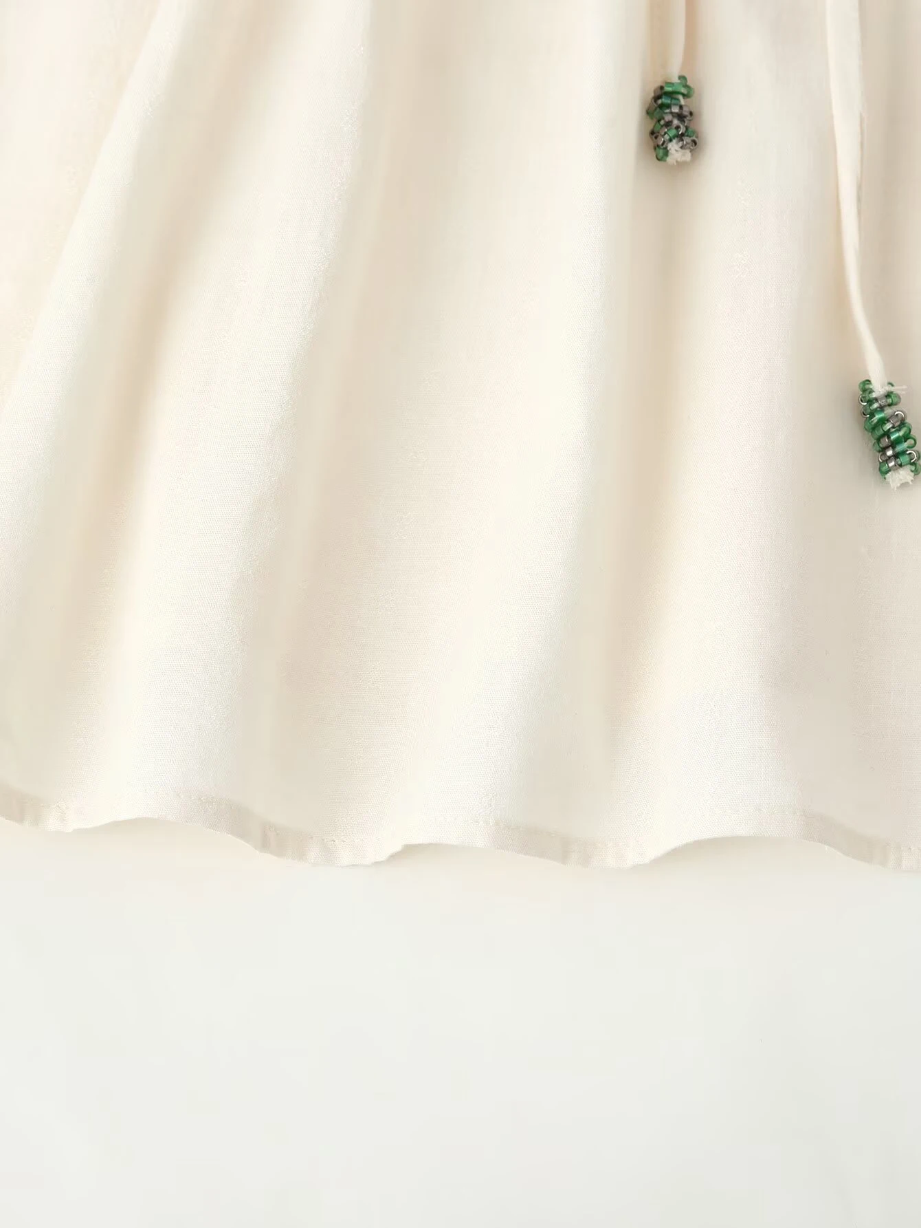 Europäischer und amerikanischer Stil 2026 Herbst Neue Damen-Freizeitbluse mit Farbblock-Design, Spitzen-Patchwork und V-Ausschnitt, Kurzarm – Detail 4