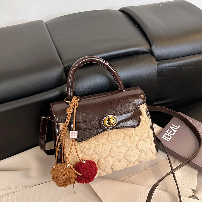

Popular Women's Bag - Light Luxury High-End, Love Indentation Cover, Fashion Versatile Commuting Handbag Versatile Women's Bag