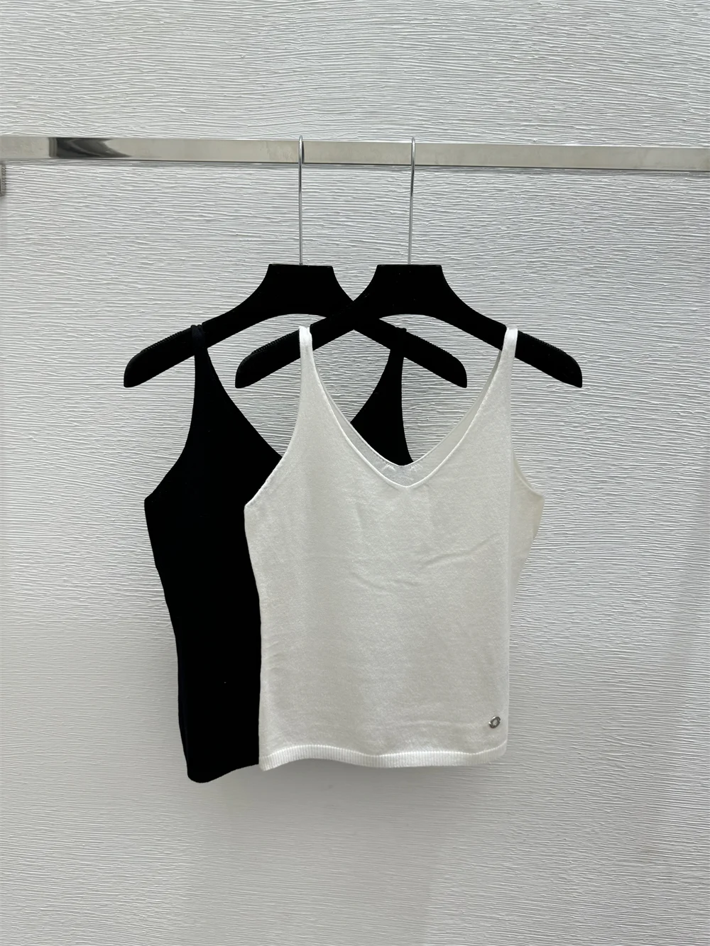

Women's V-Neck Knitted Camisole Simple Stylish Tanks Tops