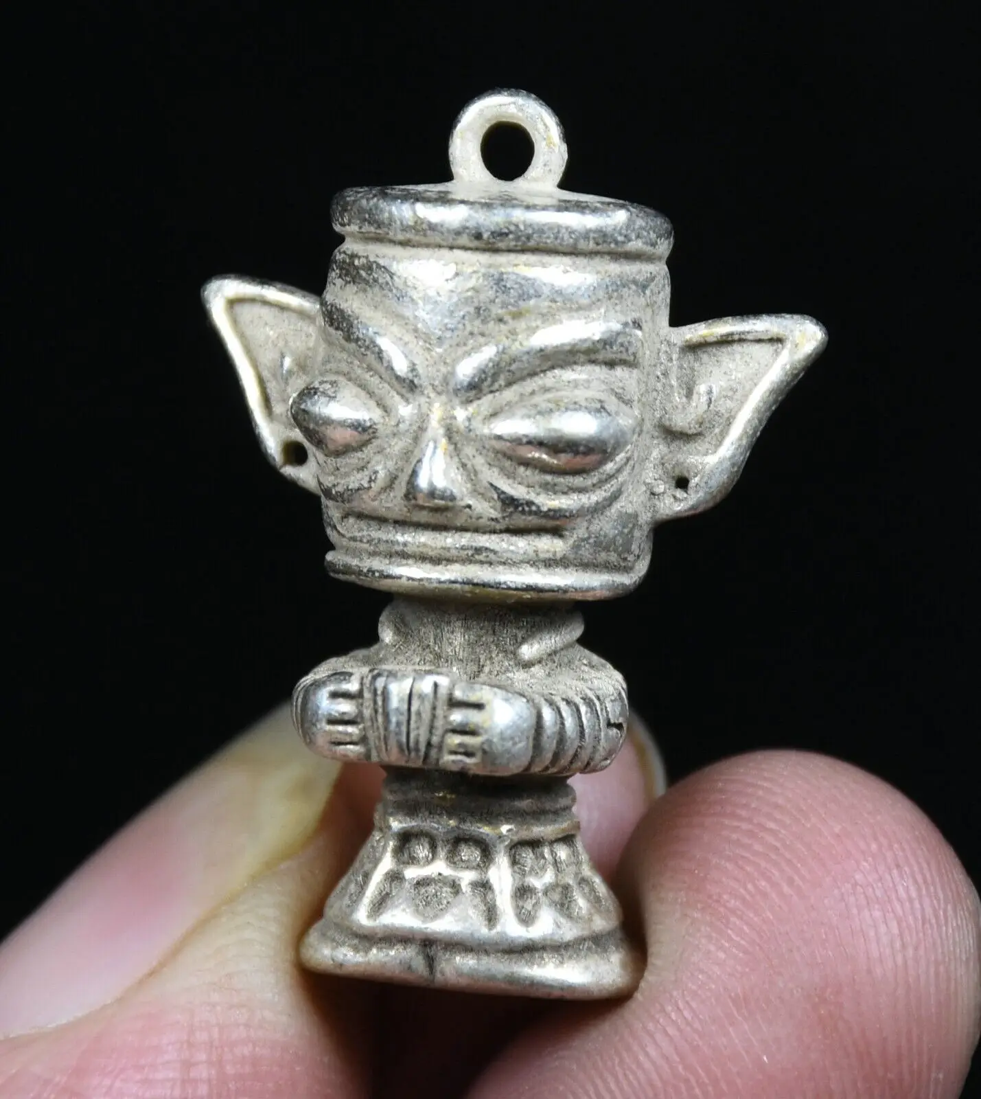 3.5Cm Old Chinese Miao Silver Feng Shui Stand Sanxingdui People Lucky Pendant