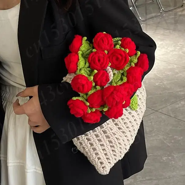 

Rose Crochet Handbag Hollowed Out 2025 Spring Cute Knitted Shoulder Bag Romantic Designer Floral Ladies Shoulder Bag Armpit Bags