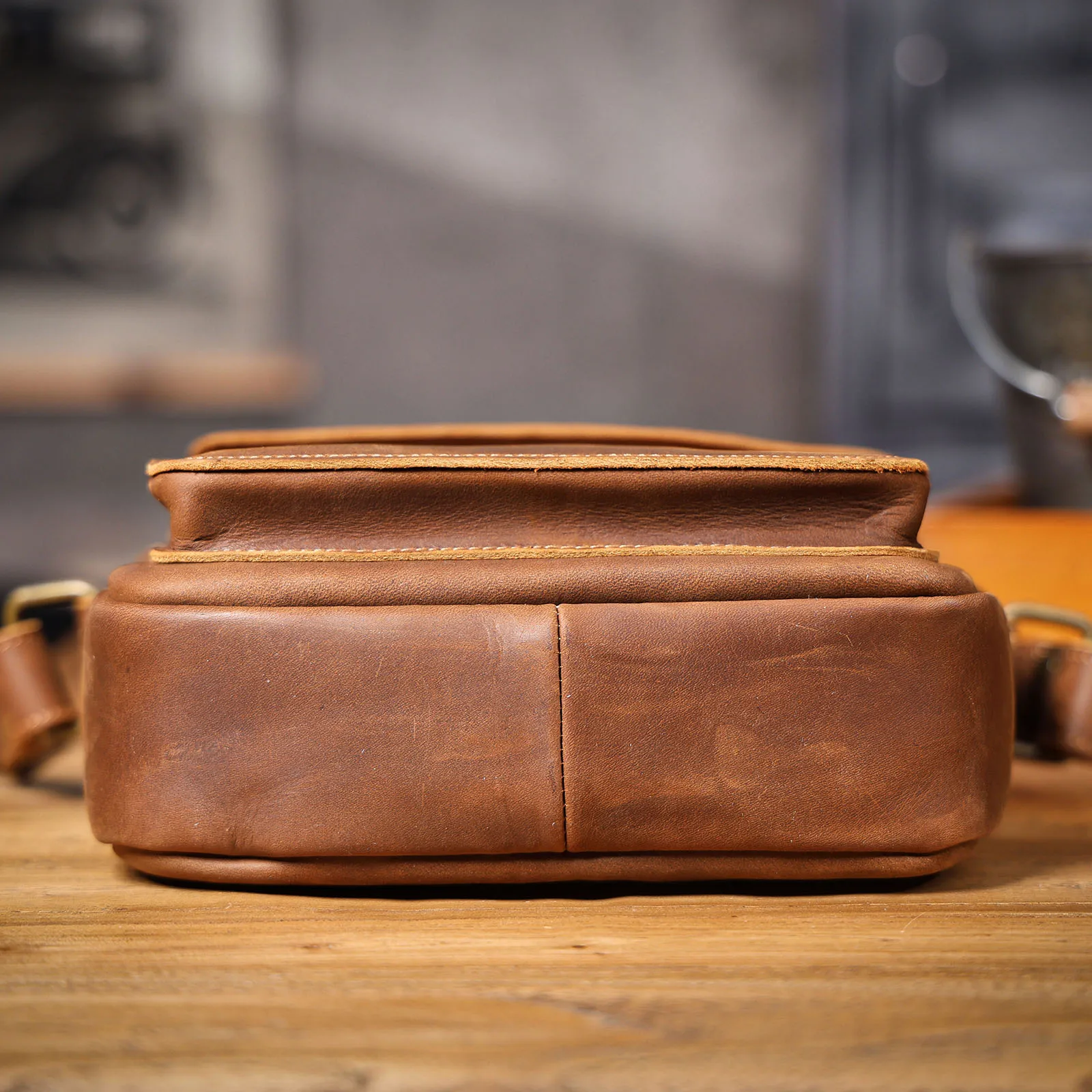 S.WORKER Vollnarbenleder Herren-Umhängetasche Vintage Crossbody Sling Bag für Männer – Detail 23