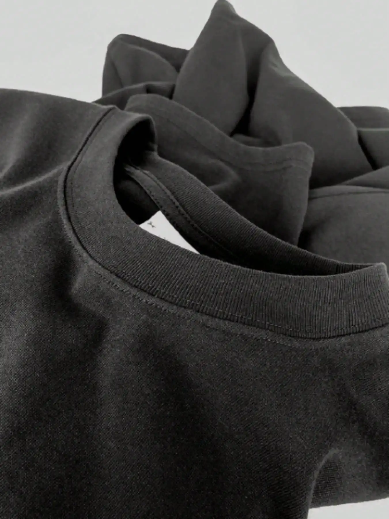 Boyfriend Fit jaren '80 Party T-shirt voor dames en heren |   Retro Glow In The Dark-ontwerp |   Los katoenen groepsshirt |   Vintage jaren 1980 thema