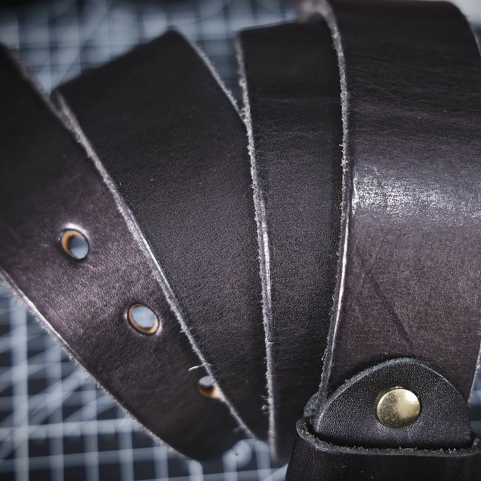 Vintage Echtleder-Herrengürtel mit Kupferschnalle, Handgefertigter Casual-Gürtel mit Geschenkbox, Verstärktes Oberleder aus Italien – Detail 28