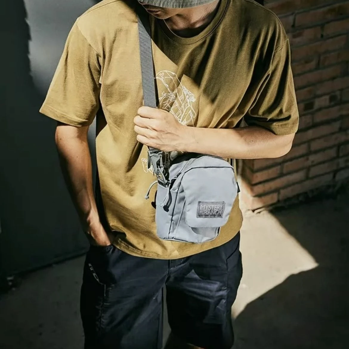 

Водонепроницаемая расширяемая сумка-слинг 3,5 л для мужчин и женщин: для активного отдыха, походов, путешествий, бега, спортзала