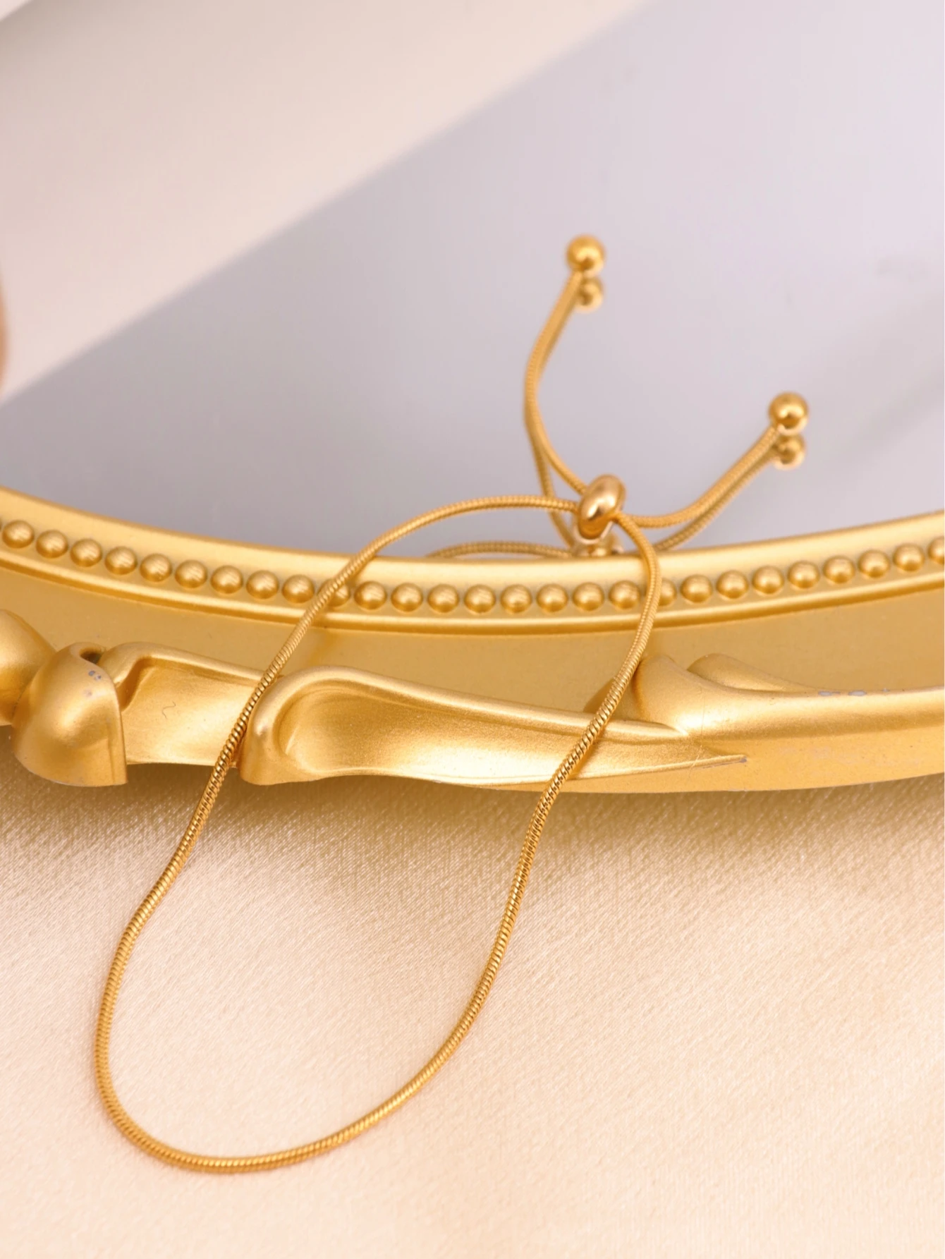 A Stainless steel fashion bangle