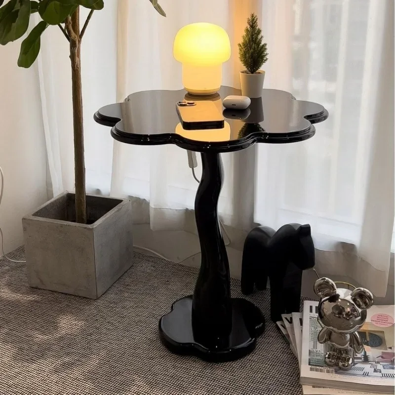 Kleiner Couchtisch im nordischen Stil mit Blütenblättern, B & B, kreativer Sofa-Beistelltisch, Wabi-Sabi-Sabi-Retro-Cloud-Couchtisch