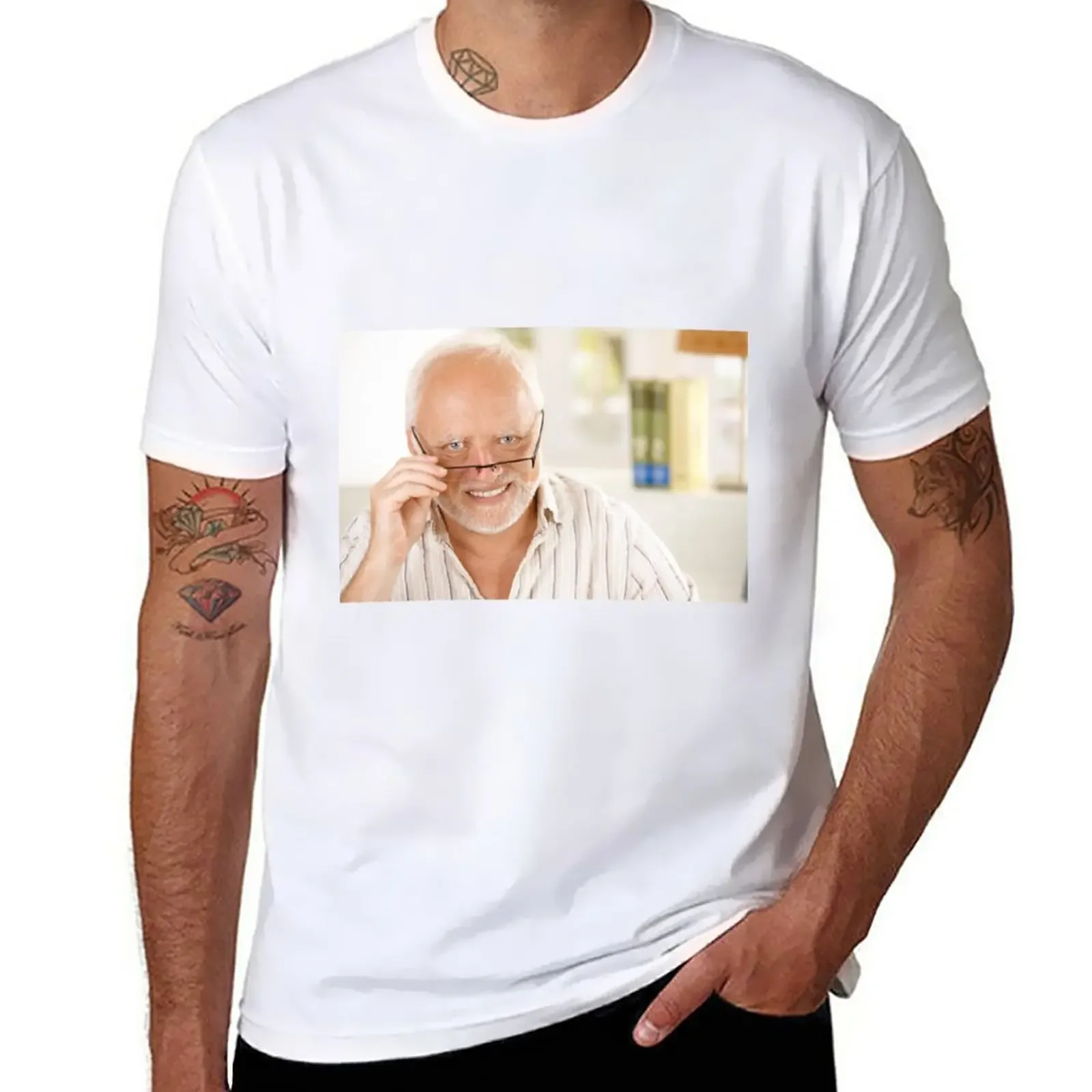 Harold likes what he sees T-Shirt hippie clothes plus sizes graphics men t shirt