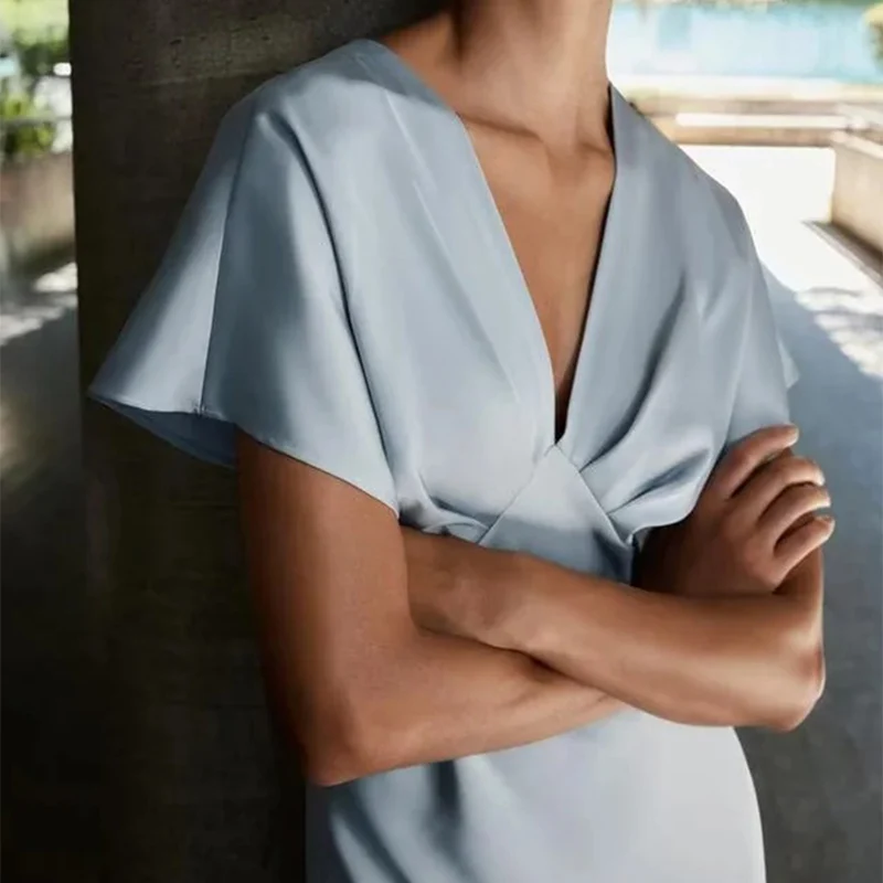 Wiosenna damska sukienka midi z dekoltem w serek, dopasowana, z jedwabiu satynowego, z włókna poliestrowego 00%.